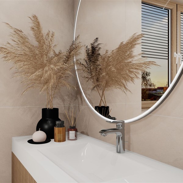 ROMANTIC SPARE BATHROOM